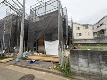 【神奈川県/横浜市港北区下田町】港北区下田町3丁目 新築戸建 4号棟/全9棟 建築中の外観：全9区画　右側