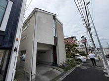 【神奈川県/横浜市港北区鳥山町】港北区鳥山町　戸建 外観：手前より二件目の建物