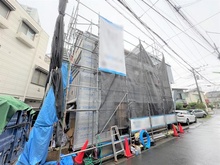 【東京都/世田谷区上馬】世田谷区上馬1丁目　新築戸建 建築中の外観