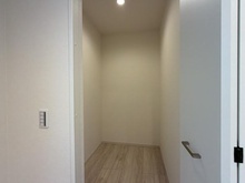 【神奈川県/横浜市都筑区見花山】都筑区見花山　新築戸建　2号棟/全2棟 収納：（キッチン横）