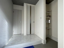 【神奈川県/横浜市金沢区六浦】横浜市金沢区六浦3丁目　新築戸建て1号棟 玄関