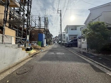 【神奈川県/横浜市金沢区富岡西】横浜市金沢区富岡西4丁目　新築戸建て1号棟 前面道路