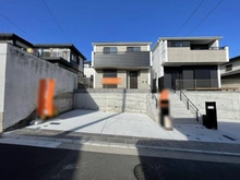 【神奈川県/横浜市金沢区富岡西】横浜市金沢区富岡西4丁目　新築戸建て1号棟 外観：全２棟／写真中央