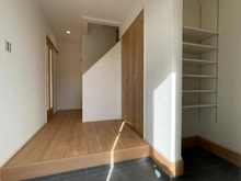 【神奈川県/横浜市金沢区富岡西】横浜市金沢区富岡西4丁目　新築戸建て1号棟 玄関