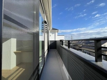 【神奈川県/横浜市金沢区富岡西】横浜市金沢区富岡西4丁目　新築戸建て1号棟 バルコニー