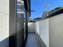 【神奈川県/横浜市金沢区富岡東】横浜市金沢区富岡東6丁目　新築戸建て バルコニー