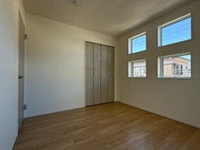 【神奈川県/横浜市金沢区富岡西】横浜市金沢区富岡西4丁目　新築戸建て 洋室