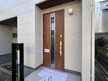 【神奈川県/横浜市金沢区六浦東】横浜市金沢区六浦東1丁目 新築一戸建て 1号棟/全2棟 玄関