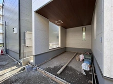 【神奈川県/横浜市金沢区六浦東】横浜市金沢区六浦東1丁目 新築一戸建て 1号棟/全2棟 駐車場