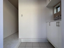 【神奈川県/横浜市金沢区六浦東】横浜市金沢区六浦東1丁目 新築一戸建て 1号棟/全2棟 玄関