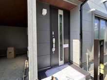 【神奈川県/横浜市金沢区六浦東】横浜市金沢区六浦東1丁目 新築一戸建て 2号棟/全2棟 玄関