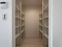 【神奈川県/横浜市金沢区六浦東】横浜市金沢区六浦東1丁目 新築一戸建て 2号棟/全2棟 収納