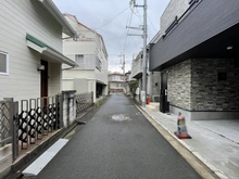 【神奈川県/横浜市金沢区六浦東】横浜市金沢区六浦東1丁目　新築戸建て 前面道路