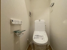 【神奈川県/横浜市金沢区富岡西】横浜市金沢区富岡西1丁目　新築戸建て1号棟 トイレ