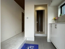 【神奈川県/横浜市金沢区六浦東】横浜市金沢区六浦東3丁目　新築戸建て 玄関