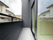 【神奈川県/横浜市金沢区六浦東】横浜市金沢区六浦東3丁目　新築戸建て バルコニー