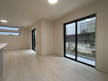 【神奈川県/横浜市金沢区六浦東】横浜市金沢区六浦東3丁目　新築戸建て リビング