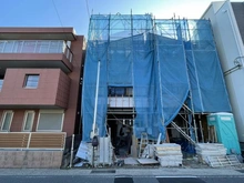 【神奈川県/逗子市桜山】逗子市桜山8丁目 新築一戸建て 1号棟/全2棟 建築中の外観：全2棟　左側が1号棟
