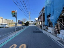 【神奈川県/逗子市桜山】逗子市桜山8丁目 新築一戸建て 1号棟/全2棟 前面道路：全2棟　奥側が1号棟