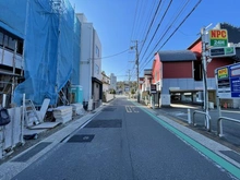 【神奈川県/逗子市桜山】逗子市桜山8丁目 新築一戸建て 2号棟/全2棟 前面道路：全2棟　奥側が2号棟