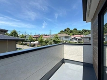 【神奈川県/横浜市金沢区能見台】横浜市金沢区能見台1丁目　新築戸建て バルコニー：東側