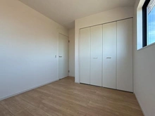 【神奈川県/横浜市金沢区能見台】横浜市金沢区能見台1丁目　新築戸建て 洋室：約5.2帖（北側）