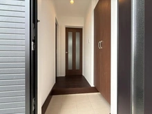 【神奈川県/横浜市港南区上永谷】横浜市港南区上永谷1丁目第7期　新築一戸建て　1号棟/全2棟 玄関