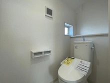 【神奈川県/横浜市金沢区釜利谷東】横浜市金沢区釜利谷東1丁目　新築一戸建て　1号棟/全2棟 トイレ