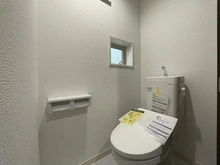 【神奈川県/横浜市金沢区釜利谷東】横浜市金沢区釜利谷東1丁目　新築一戸建て　2号棟/全2棟 トイレ