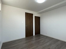 【神奈川県/横浜市金沢区釜利谷東】横浜市金沢区釜利谷東1丁目　新築一戸建て　2号棟/全2棟 洋室