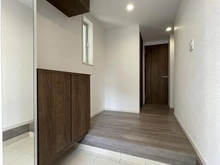 【神奈川県/横浜市金沢区釜利谷東】横浜市金沢区釜利谷東1丁目　新築一戸建て　2号棟/全2棟 玄関