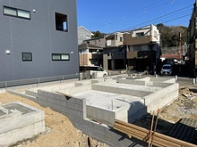 【神奈川県/横浜市金沢区釜利谷東】横浜市金沢区釜利谷東5丁目 新築一戸建て 1号棟/全4棟 建築中の外観：全4棟