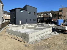 【神奈川県/横浜市金沢区釜利谷東】横浜市金沢区釜利谷東5丁目 新築一戸建て 2号棟/全4棟 建築中の外観：全4棟