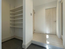 【神奈川県/横浜市金沢区釜利谷南】横浜市金沢区釜利谷南2丁目第7期 新築一戸建て 2号棟/全4棟 玄関