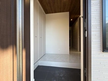 【神奈川県/横浜市港南区芹が谷】横浜市港南区芹が谷4丁目 新築一戸建て 玄関