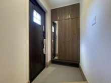 【神奈川県/横須賀市ハイランド】横須賀市ハイランド4丁目　新築戸建て1号棟/全2棟 玄関