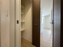 【神奈川県/横須賀市ハイランド】横須賀市ハイランド4丁目　新築戸建て1号棟/全2棟 収納：ＬＤＫ入口