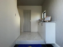 【神奈川県/横浜市金沢区釜利谷西】横浜市金沢区釜利谷西6丁目 新築一戸建て 玄関