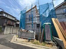 【神奈川県/逗子市小坪】逗子市小坪　No.1 建築中の外観：「全2区画」
当該物件左側