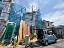 【神奈川県/逗子市小坪】逗子市小坪　No.2 建築中の外観：「全2区画」
当該物件右側