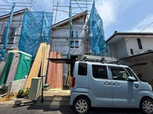【神奈川県/逗子市小坪】逗子市小坪　No.2 建築中の外観：「全2区画」
当該物件右側