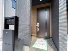 【神奈川県/横浜市金沢区朝比奈町】東朝比奈3丁目　2号棟 玄関