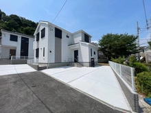 【神奈川県/横浜市金沢区釜利谷東】釜利谷東7丁目　1号棟 外観：「全2棟」
当該物件真ん中