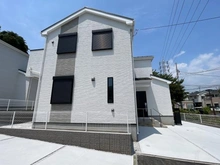【神奈川県/横浜市金沢区釜利谷東】釜利谷東7丁目　1号棟 外観：「全2棟」
当該物件真ん中