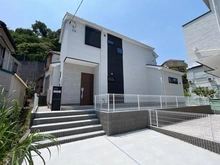 【神奈川県/横浜市金沢区釜利谷東】釜利谷東7丁目　2号棟 外観：「全2棟」
当該物件真ん中