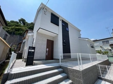 【神奈川県/横浜市金沢区釜利谷東】釜利谷東7丁目　2号棟 外観：「全2棟」
当該物件真ん中