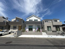 【神奈川県/横浜市港南区日限山】横浜市港南区日限山3丁目　A号棟 外観：「全2区画」
当該物件真ん中の白い家です。