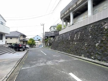 【神奈川県/横浜市金沢区富岡西】横浜市金沢区富岡西1丁目 2号棟 前面道路
