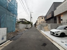 【神奈川県/横浜市金沢区富岡西】横浜市金沢区富岡西7丁目　A号棟 前面道路