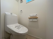 【神奈川県/横須賀市湘南鷹取】横須賀市湘南鷹取3丁目　新築戸建て トイレ